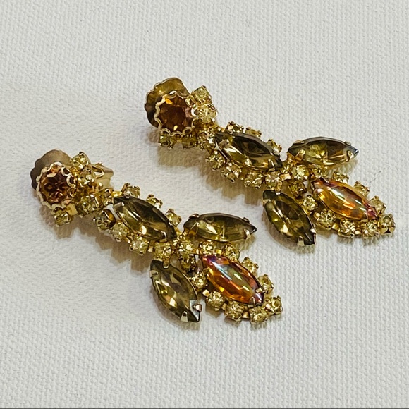 VINTAGE RHINESTONE GOLD TONE ELEGANT CLIP ON EARRINGS - Picture 2 of 11